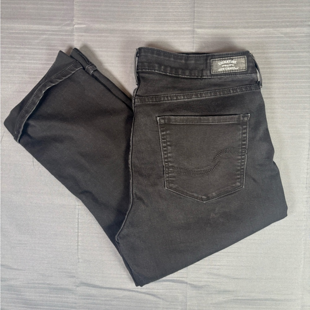 Signature by Levi Strauss & Co. Modern Capri Pants – Black – Women’s Size 16